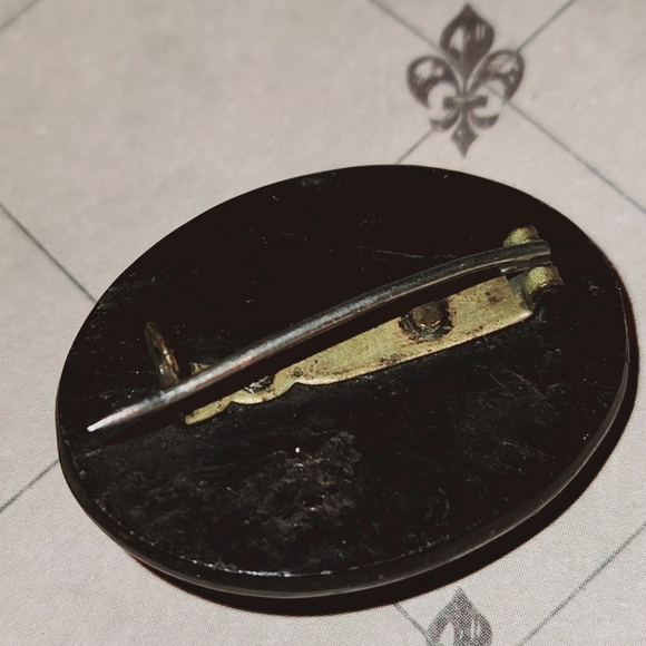 Antique Molded Vulcanite Mourning Pin Brooch - Picture 2 of 4